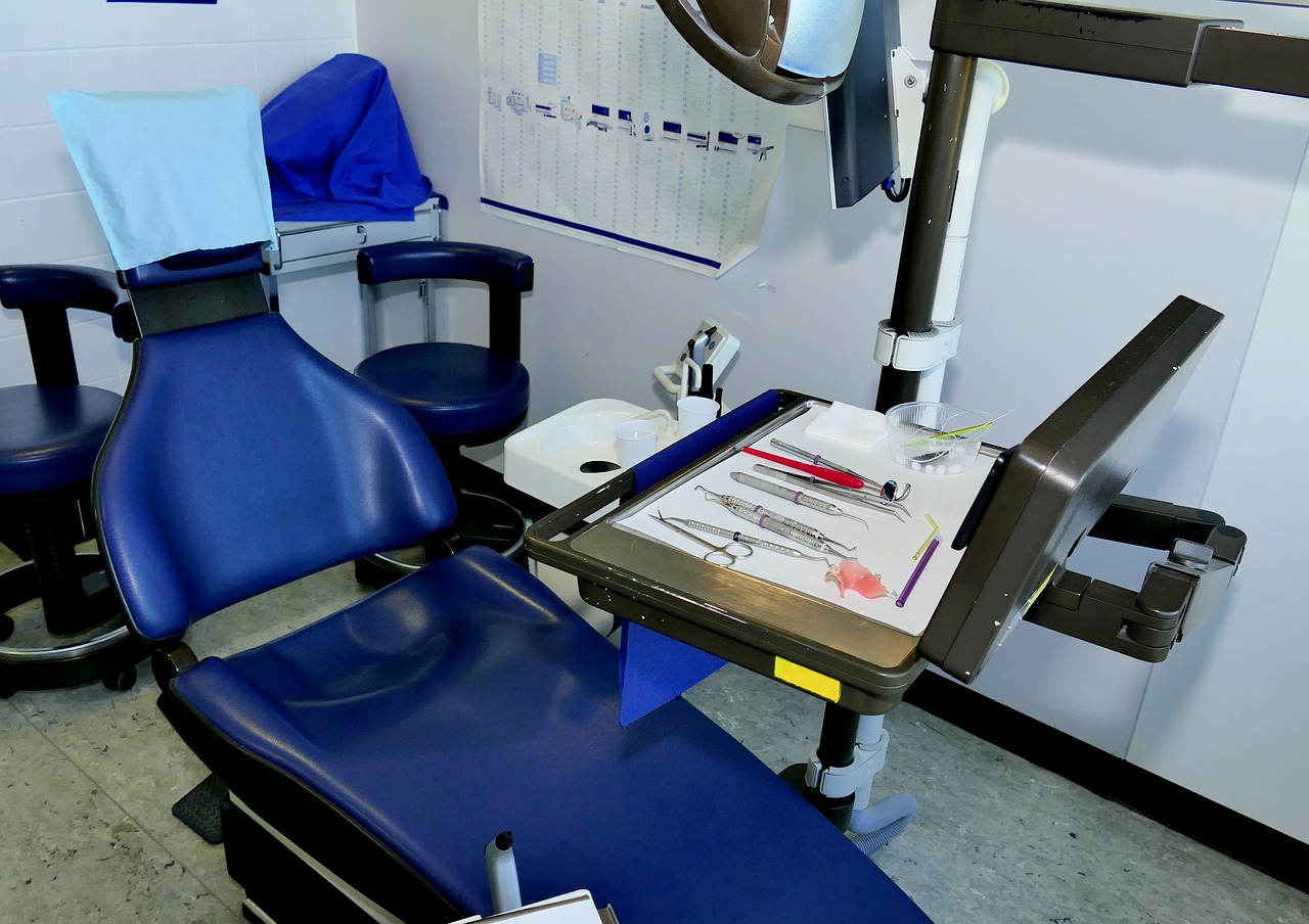 dentist-chair-1702284_1280