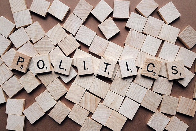 Politika má své hranice. 